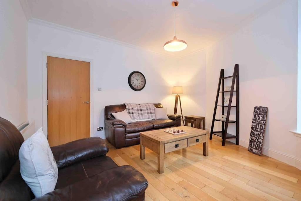 Modern & Spacious Apartment In City Centre Aberdeen Exterior foto