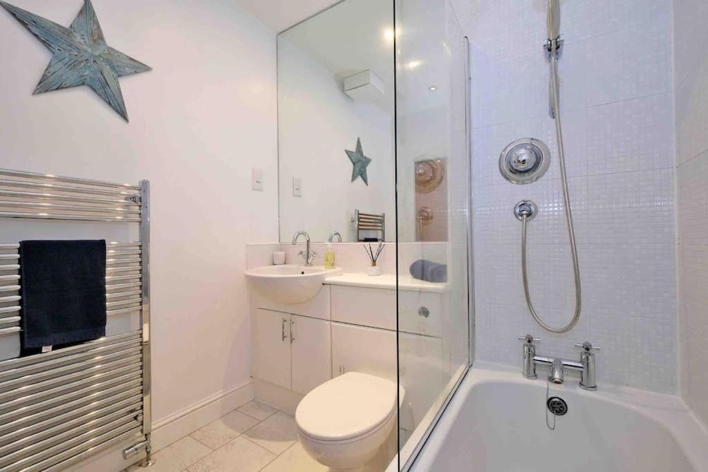 Modern & Spacious Apartment In City Centre Aberdeen Exterior foto