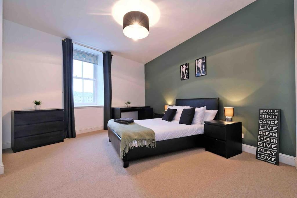 Modern & Spacious Apartment In City Centre Aberdeen Exterior foto