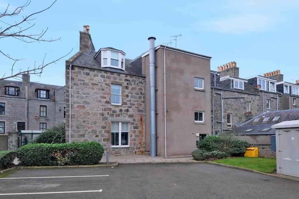 Modern & Spacious Apartment In City Centre Aberdeen Exterior foto